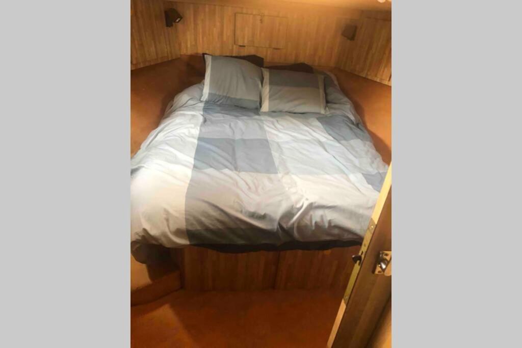Bateau  Tsilaosa Au Coeur De Namur Hotell Exteriör bild
