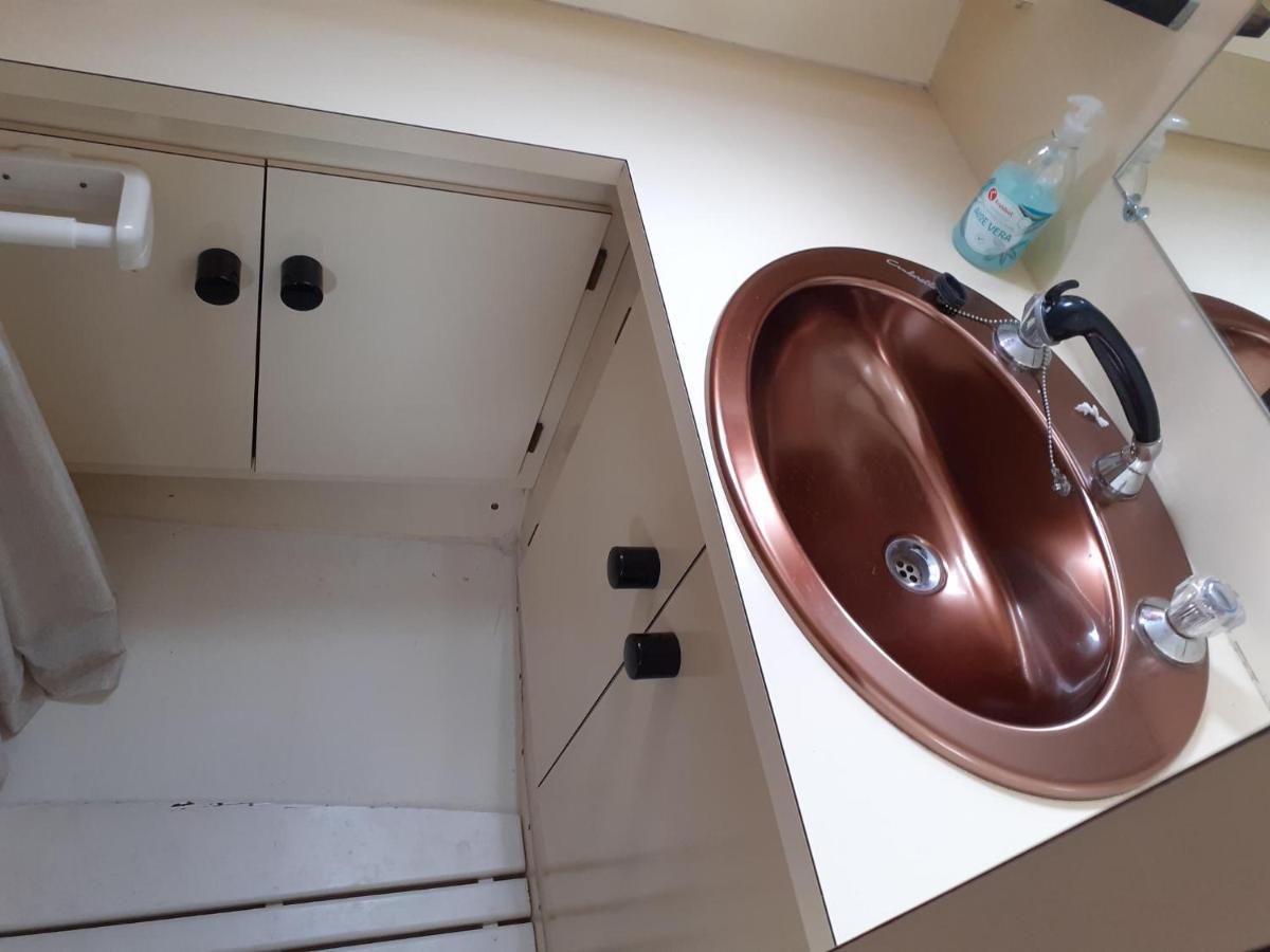 Bateau  Tsilaosa Au Coeur De Namur Hotell Exteriör bild